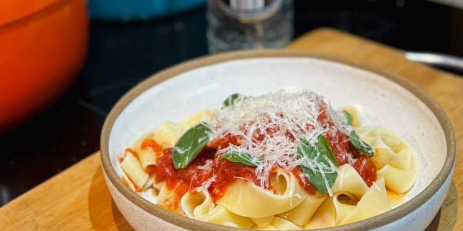 Read more about the article <strong>Papardelle ao molho sugo</strong>