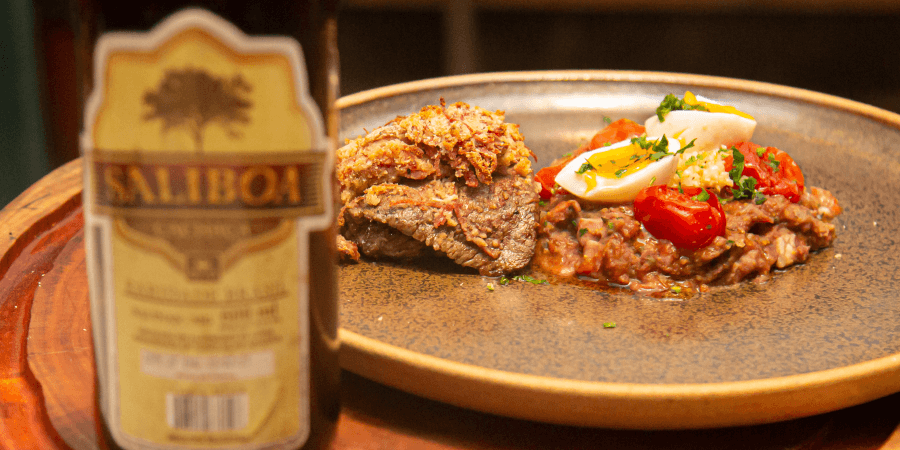 Você está visualizando atualmente Filé com crosta de carne seca e tutu de feijão