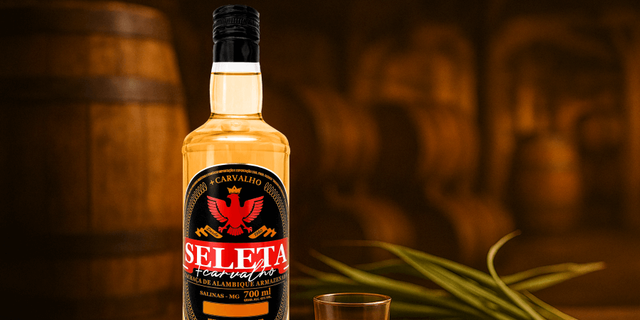 Leia mais sobre o artigo Cachaça Seleta + Carvalho 700 ml: Uma Celebração à Vida e à Tradição