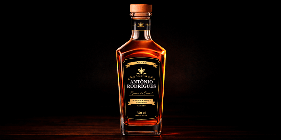 Leia mais sobre o artigo Cachaça Antônio Rodrigues 750 ml: A Obra-Prima Premium da Seleta