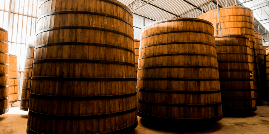 Leia mais sobre o artigo O Segredo das Madeiras: Como a Seleta Envelhece a Cachaça com Perfeição