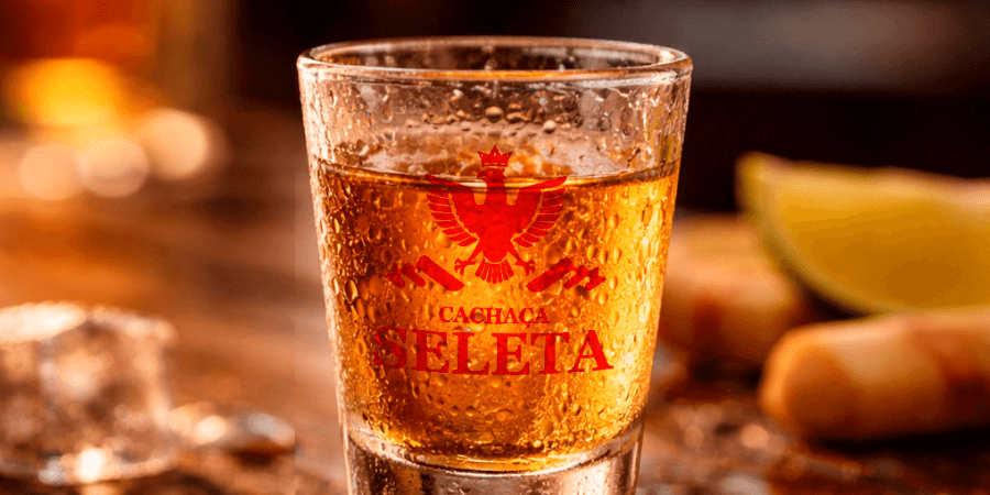 Leia mais sobre o artigo Do Alambique ao Balcão: A Cachaça Seleta nos Bares do Brasil