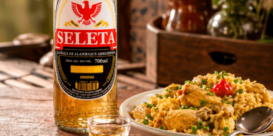 Leia mais sobre o artigo Receita de Galinhada com Pezinho: sabor de boteco para harmonizar com Cachaça Seleta
